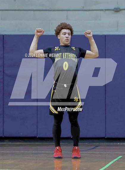 Thumbnail 3 in St. Anthony's vs. Southampton (New York Holiday Invitational) photogallery.