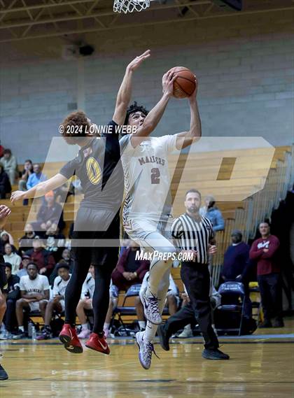 Thumbnail 3 in St. Anthony's vs. Southampton (New York Holiday Invitational) photogallery.