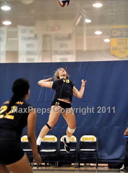 Thumbnail 2 in Rosary vs. Millikan (Molten Classic) photogallery.