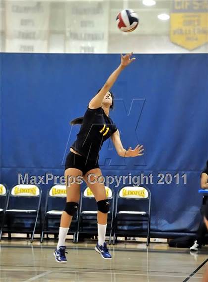 Thumbnail 3 in Rosary vs. Millikan (Molten Classic) photogallery.