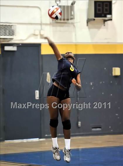 Thumbnail 1 in Rosary vs. Millikan (Molten Classic) photogallery.