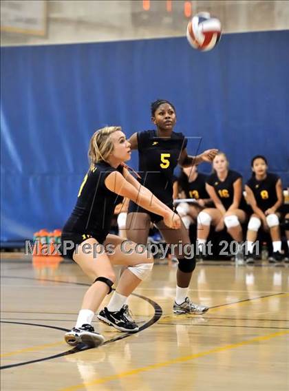 Thumbnail 1 in Rosary vs. Millikan (Molten Classic) photogallery.