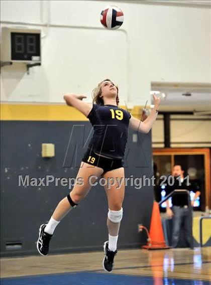 Thumbnail 1 in Rosary vs. Millikan (Molten Classic) photogallery.