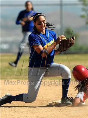 Thumbnail 2 in Mater Dei vs. Bishop Amat (Santiago Spring Fling) photogallery.