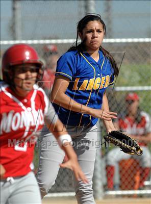 Thumbnail 2 in Mater Dei vs. Bishop Amat (Santiago Spring Fling) photogallery.