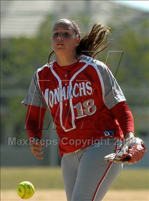 Thumbnail 1 in Mater Dei vs. Bishop Amat (Santiago Spring Fling) photogallery.
