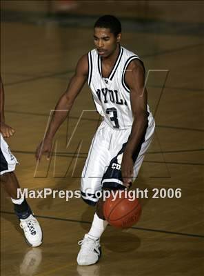 Thumbnail 2 in Bakersfield vs. Loyola (Torrey Pines Holiday Prep Classic) photogallery.