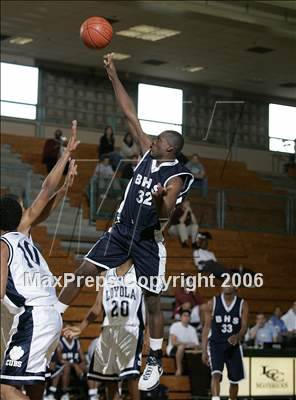 Thumbnail 2 in Bakersfield vs. Loyola (Torrey Pines Holiday Prep Classic) photogallery.