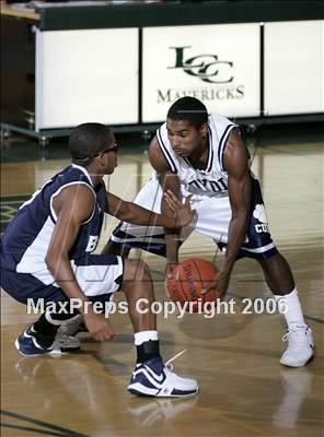 Thumbnail 3 in Bakersfield vs. Loyola (Torrey Pines Holiday Prep Classic) photogallery.