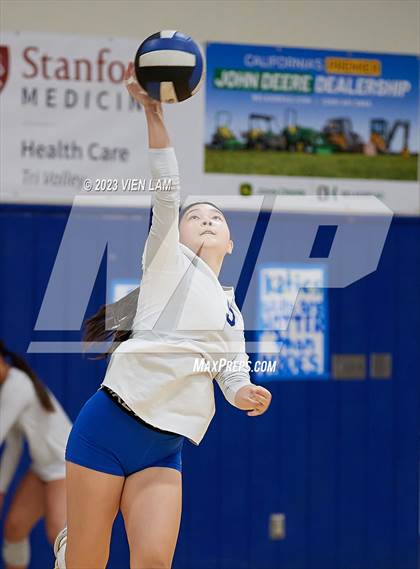Thumbnail 2 in Marin Catholic vs Foothill (CIF NCS Division 1 Final) photogallery.