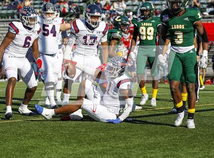 Thumbnail 3 in Ryan vs. Longview (UIL 5A Division 1 Regional Semifinal) photogallery.