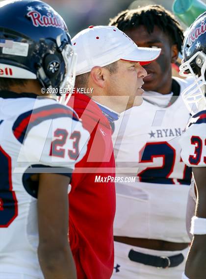 Thumbnail 3 in Ryan vs. Longview (UIL 5A Division 1 Regional Semifinal) photogallery.