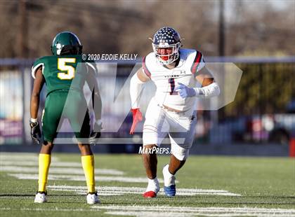 Thumbnail 3 in Ryan vs. Longview (UIL 5A Division 1 Regional Semifinal) photogallery.
