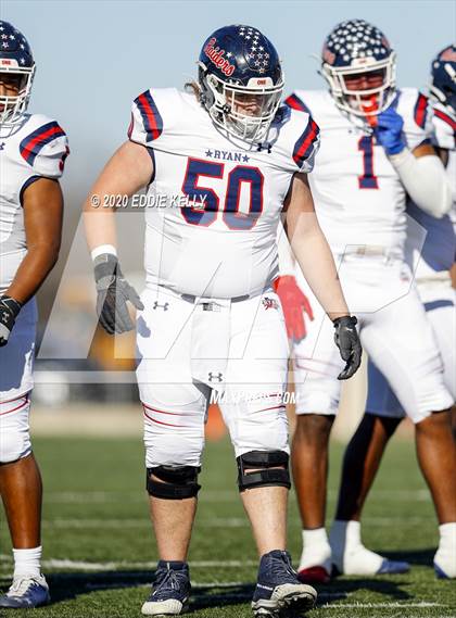 Thumbnail 2 in Ryan vs. Longview (UIL 5A Division 1 Regional Semifinal) photogallery.