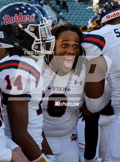 Thumbnail 3 in Ryan vs. Longview (UIL 5A Division 1 Regional Semifinal) photogallery.