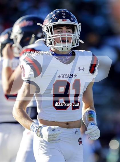 Thumbnail 3 in Ryan vs. Longview (UIL 5A Division 1 Regional Semifinal) photogallery.