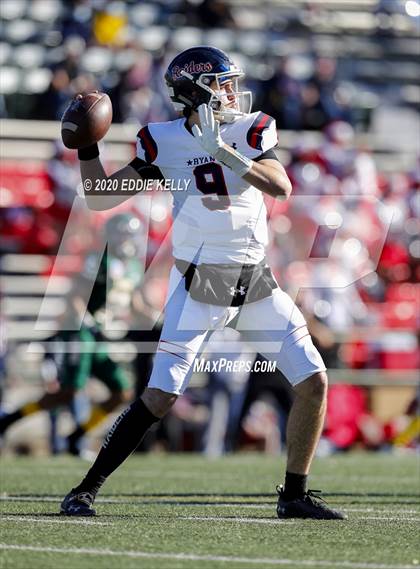 Thumbnail 2 in Ryan vs. Longview (UIL 5A Division 1 Regional Semifinal) photogallery.