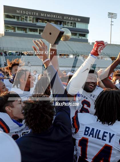 Thumbnail 2 in Ryan vs. Longview (UIL 5A Division 1 Regional Semifinal) photogallery.