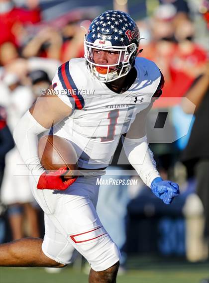Thumbnail 3 in Ryan vs. Longview (UIL 5A Division 1 Regional Semifinal) photogallery.