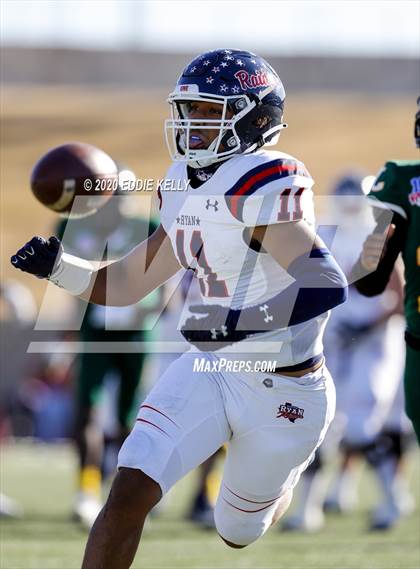 Thumbnail 3 in Ryan vs. Longview (UIL 5A Division 1 Regional Semifinal) photogallery.