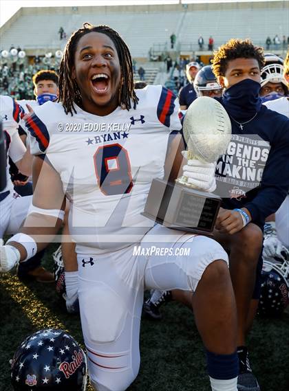 Thumbnail 1 in Ryan vs. Longview (UIL 5A Division 1 Regional Semifinal) photogallery.