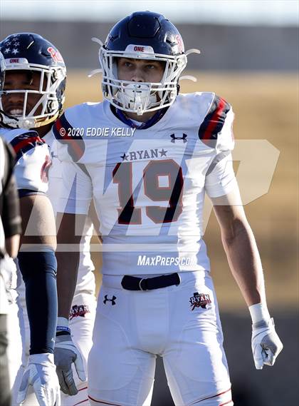Thumbnail 3 in Ryan vs. Longview (UIL 5A Division 1 Regional Semifinal) photogallery.