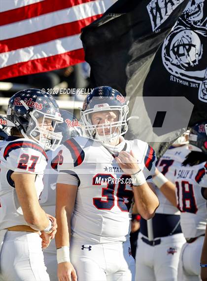 Thumbnail 1 in Ryan vs. Longview (UIL 5A Division 1 Regional Semifinal) photogallery.