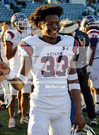 Thumbnail 3 in Ryan vs. Longview (UIL 5A Division 1 Regional Semifinal) photogallery.