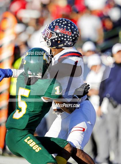 Thumbnail 3 in Ryan vs. Longview (UIL 5A Division 1 Regional Semifinal) photogallery.