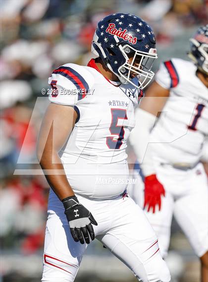 Thumbnail 2 in Ryan vs. Longview (UIL 5A Division 1 Regional Semifinal) photogallery.