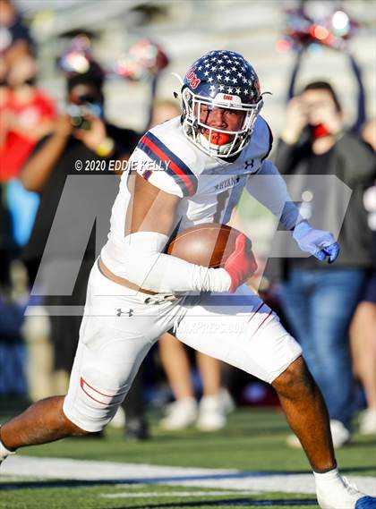 Thumbnail 2 in Ryan vs. Longview (UIL 5A Division 1 Regional Semifinal) photogallery.