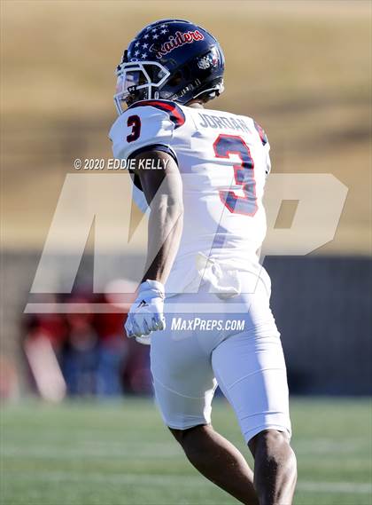 Thumbnail 3 in Ryan vs. Longview (UIL 5A Division 1 Regional Semifinal) photogallery.