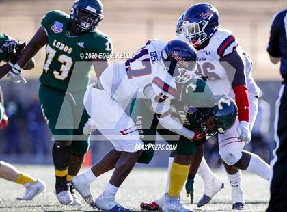 Thumbnail 1 in Ryan vs. Longview (UIL 5A Division 1 Regional Semifinal) photogallery.