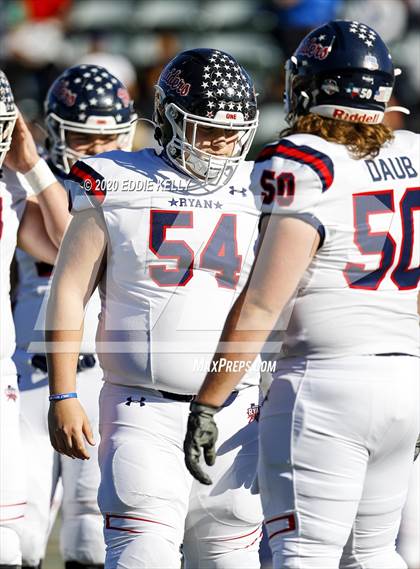 Thumbnail 2 in Ryan vs. Longview (UIL 5A Division 1 Regional Semifinal) photogallery.