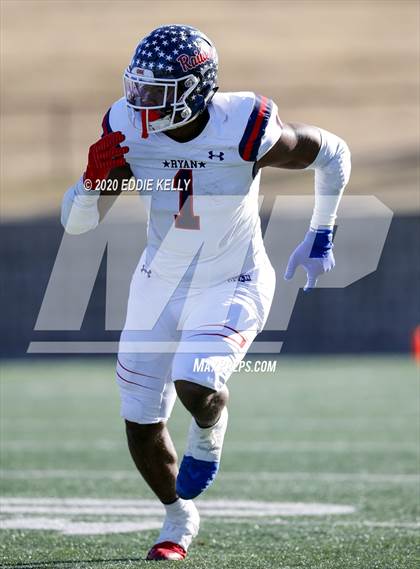 Thumbnail 2 in Ryan vs. Longview (UIL 5A Division 1 Regional Semifinal) photogallery.