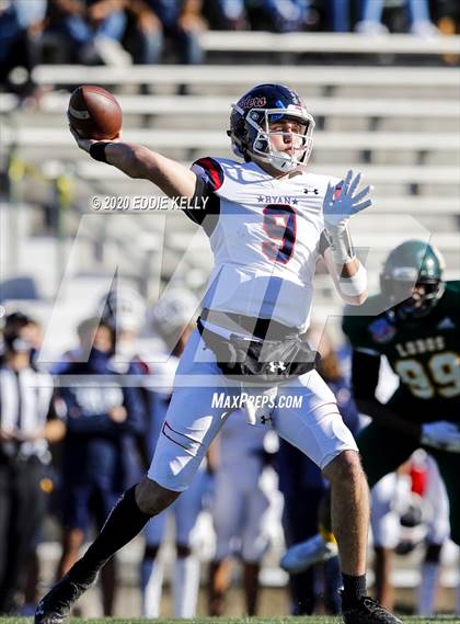 Thumbnail 2 in Ryan vs. Longview (UIL 5A Division 1 Regional Semifinal) photogallery.