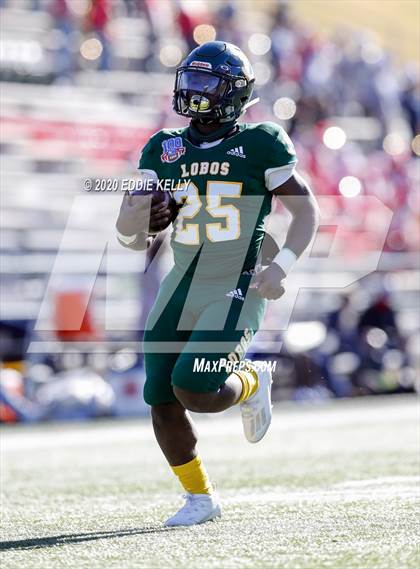 Thumbnail 3 in Ryan vs. Longview (UIL 5A Division 1 Regional Semifinal) photogallery.