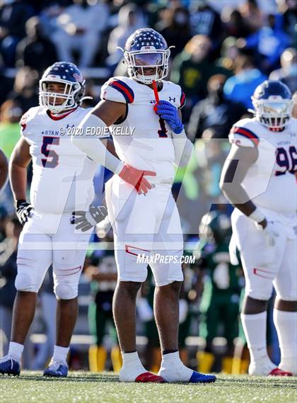 Thumbnail 1 in Ryan vs. Longview (UIL 5A Division 1 Regional Semifinal) photogallery.