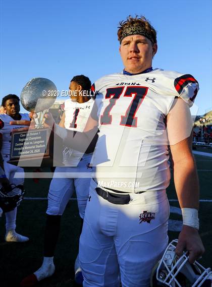 Thumbnail 2 in Ryan vs. Longview (UIL 5A Division 1 Regional Semifinal) photogallery.