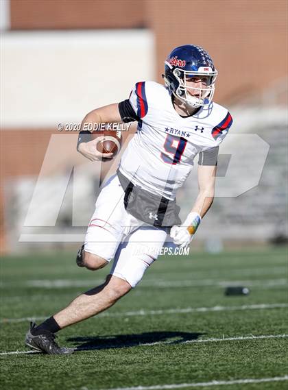 Thumbnail 2 in Ryan vs. Longview (UIL 5A Division 1 Regional Semifinal) photogallery.