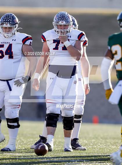 Thumbnail 1 in Ryan vs. Longview (UIL 5A Division 1 Regional Semifinal) photogallery.