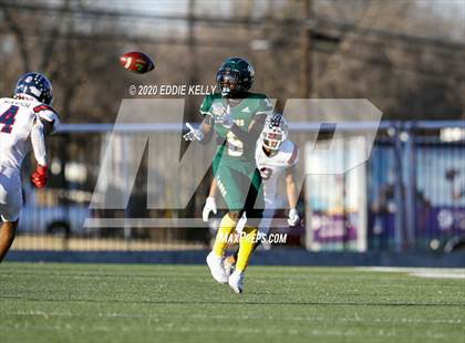 Thumbnail 2 in Ryan vs. Longview (UIL 5A Division 1 Regional Semifinal) photogallery.