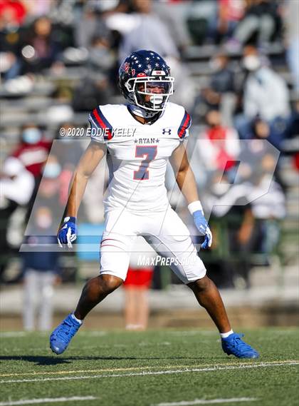 Thumbnail 2 in Ryan vs. Longview (UIL 5A Division 1 Regional Semifinal) photogallery.