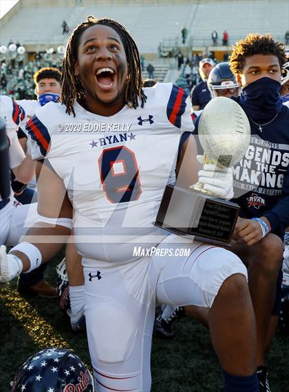 Thumbnail 3 in Ryan vs. Longview (UIL 5A Division 1 Regional Semifinal) photogallery.