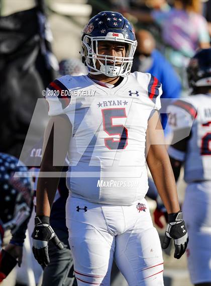 Thumbnail 2 in Ryan vs. Longview (UIL 5A Division 1 Regional Semifinal) photogallery.