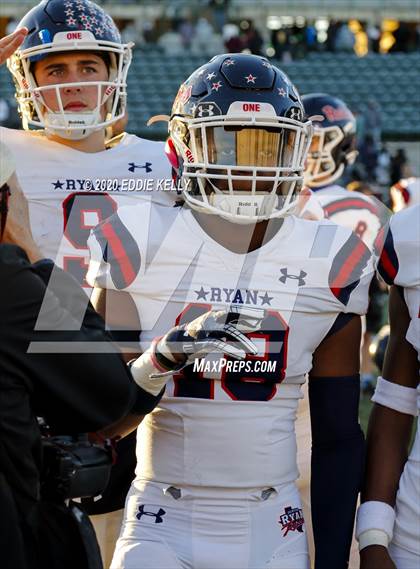Thumbnail 2 in Ryan vs. Longview (UIL 5A Division 1 Regional Semifinal) photogallery.