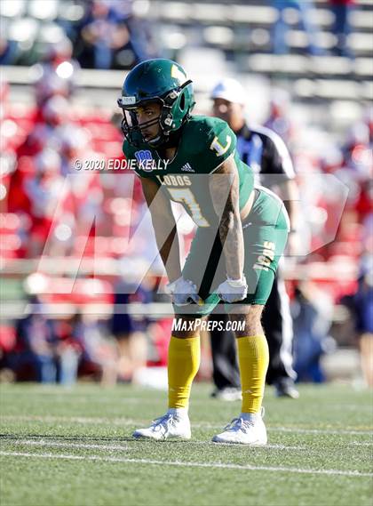 Thumbnail 2 in Ryan vs. Longview (UIL 5A Division 1 Regional Semifinal) photogallery.
