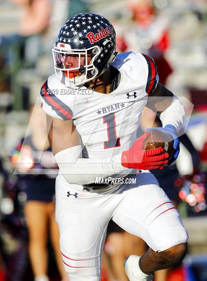 Thumbnail 1 in Ryan vs. Longview (UIL 5A Division 1 Regional Semifinal) photogallery.