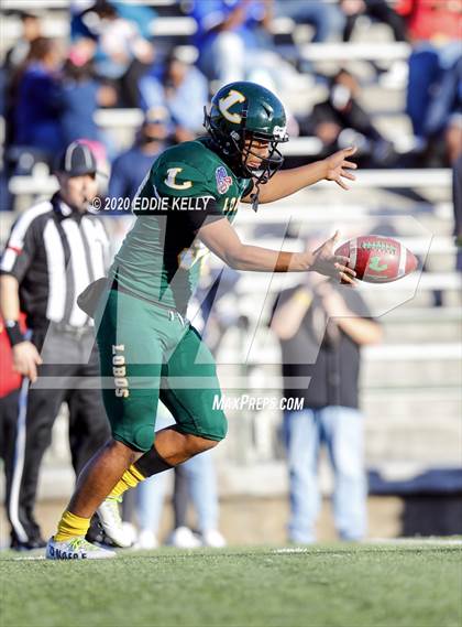 Thumbnail 3 in Ryan vs. Longview (UIL 5A Division 1 Regional Semifinal) photogallery.
