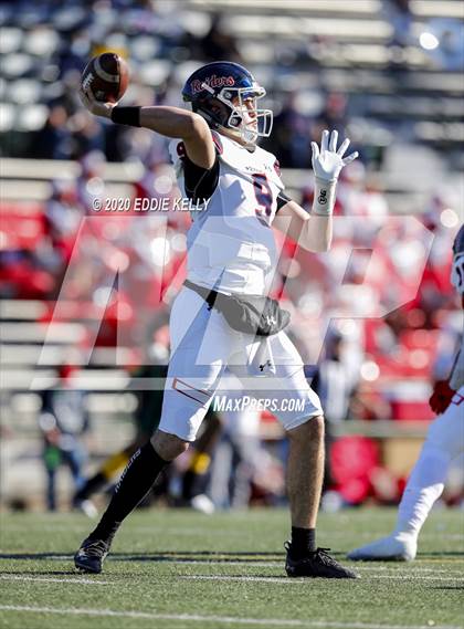 Thumbnail 1 in Ryan vs. Longview (UIL 5A Division 1 Regional Semifinal) photogallery.